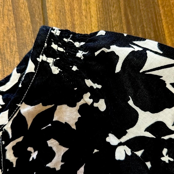 Jones New York linen petite small black and white floral crop sleeve top - Picture 3 of 5
